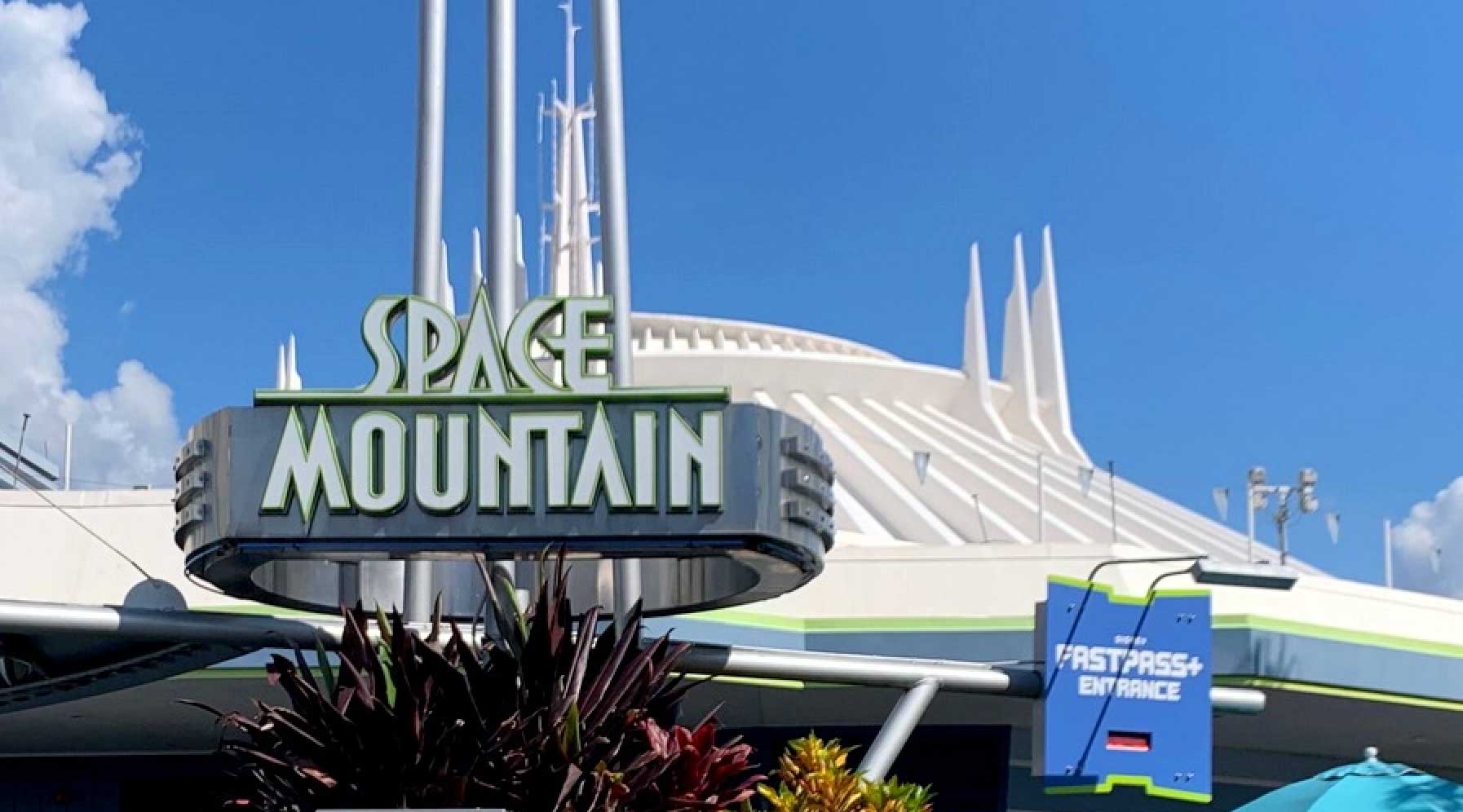 L'attrazione Disney Space Mountain arriva al cinema